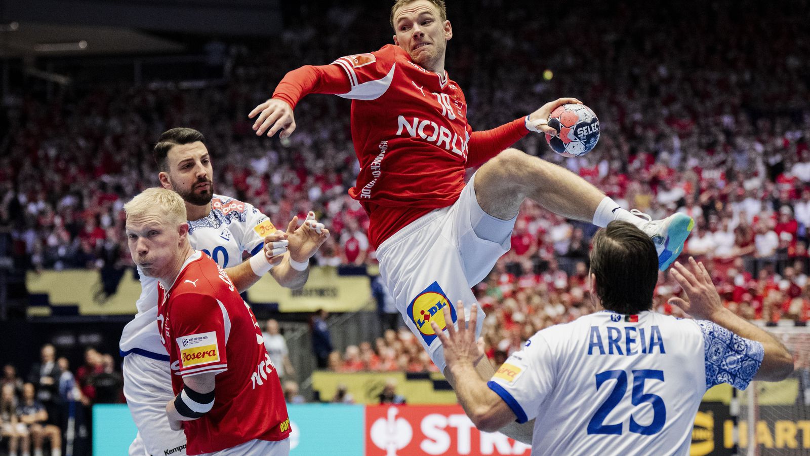 Danir verða mót­herjar Ís­lands í undan­úr­slitunum