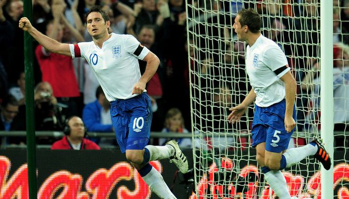 Lampard fagnar hér marki sínu gegn Spánverjum á laugardaginn.