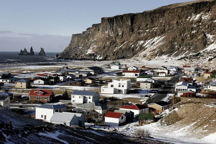 Bílarnir lentu í árekstri í brekkunni niður að Vík í Mýrdal.