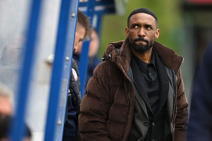 Defoe er hættur eftir aðeins rúma 100 daga í starfi.