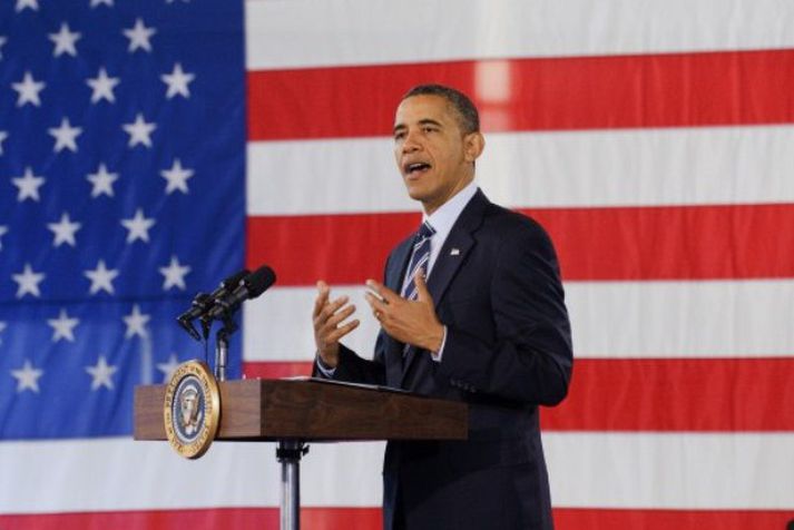 Barack Obama hefur aukið þvinganir gegn Íran og taka þær nú til seðlabankans.