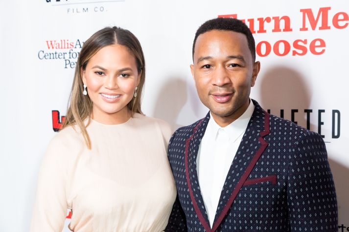 Chrissy Teigen ákvað að gera eitthvað jákvætt vegna afmælis forsetans í gær.