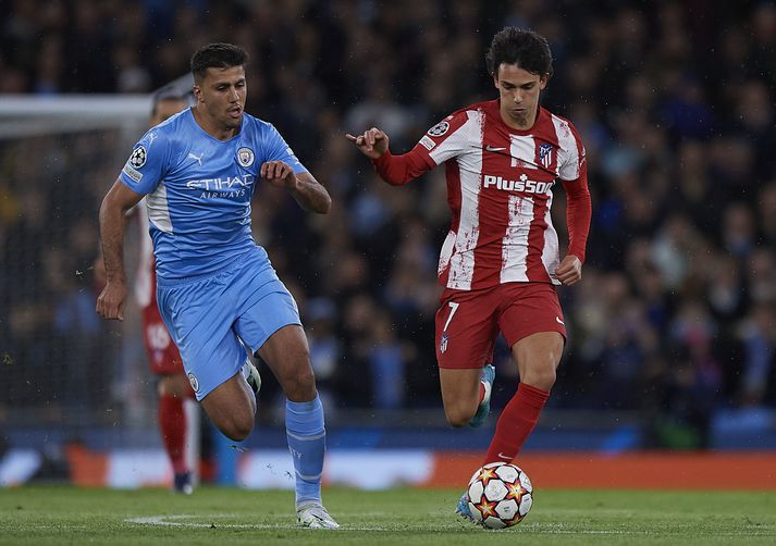 Rodri, leikmaður Manchester City, í baráttu við Joao Felix, leikmann Atletico de Madrid í fyrri viðureign liðanna á Etihad leikvellinum.