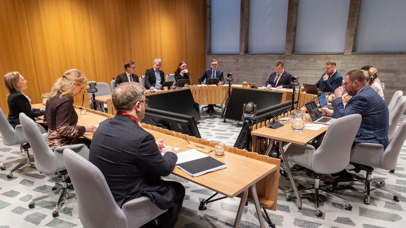Segja ráð­herra hafa gengið fram hjá þing­nefnd þegar hann sendi ESB bréf