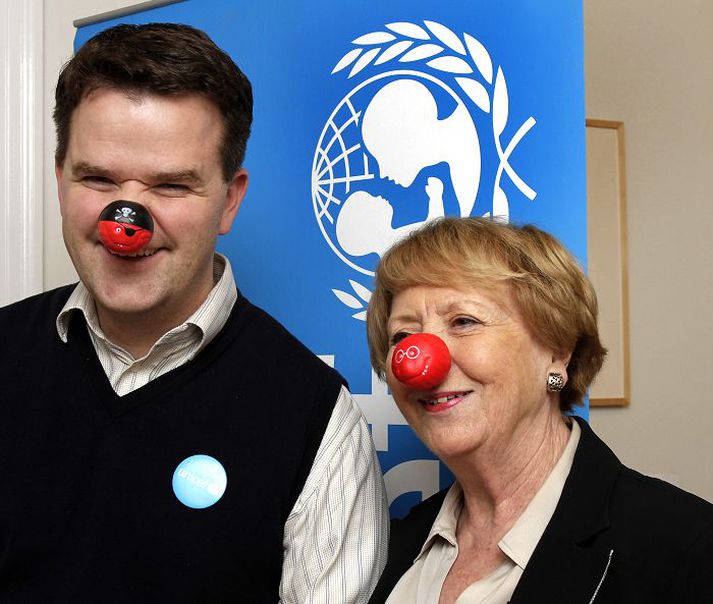 Vigdís Finnbogadóttir og Stefán Ingi Stefánsson, framkvæmdastjóri UNICEF á Íslandi, settu upp nefin í gær. fréttablaðið/gva