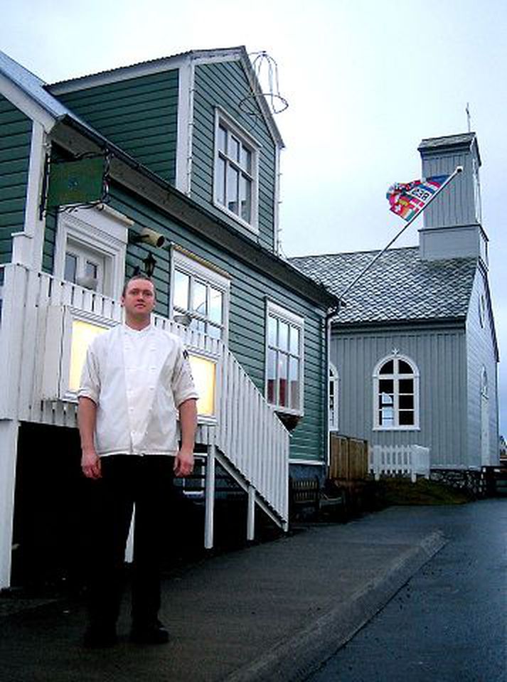 Kengúra og jafnvel strútskjöt.
Sæþór H. Þorbergsson, veitingamaður í Stykkishólmi, ætlar að bjóða upp á kengúru, dádýr, lynghænu og jafnvel strút á jólamatseðlinum í ár.
