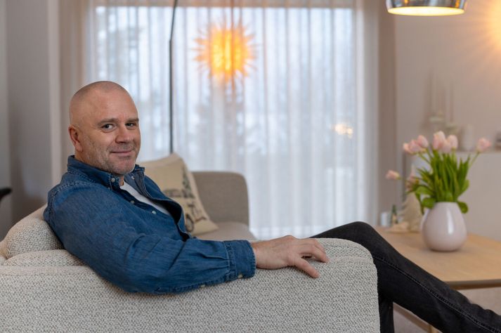 Jón Ingi Ingibergsson, sviðsstjóri skatta- og lögfræðisviðs PwC á Íslandi tekur við sem forstjóri félagsins 1.janúar og spurning um hvort hann haldi út tveimur vikum í heilsutengdum áramótaheitum með eiginkonunni í þetta sinn? Ákvörðunin um peysu eða að strauja skyrtu er tekin í morgunsturtunni. 