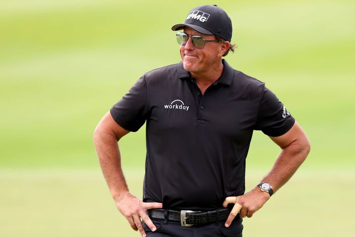 Phil Mickelson verður ekki með á Mastersmótinu og munu örugglega margir aðdáendur sakna hans.