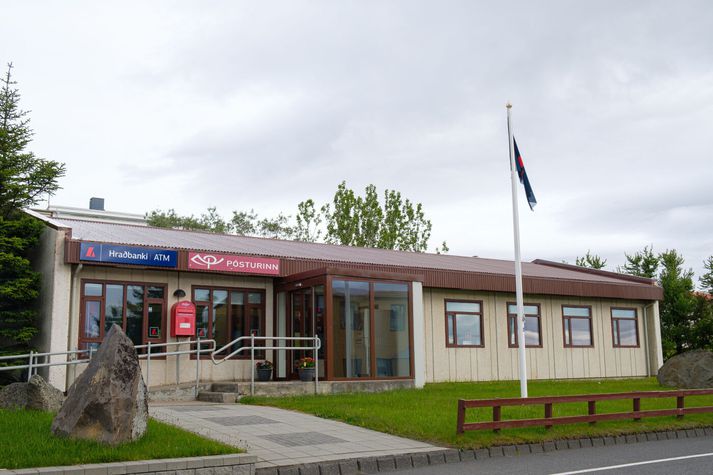 Íslandspóstur hefur síðustu ár rekið pósthús í tengslum við útibú Landsbankans við Kolbeinsgötu á Vopnafirði. 