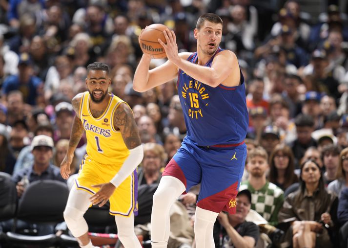 Nikola Jokic var frábær í fyrsta leik sem ríkjandi NBA meistari þar sem Denver liðið vann Los Sngeles Lakers.