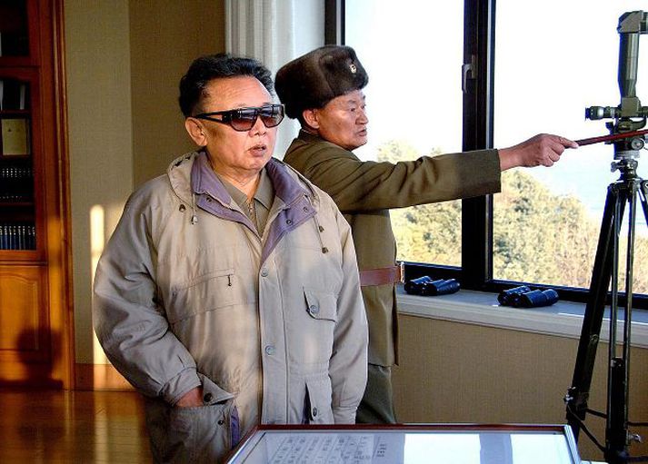 Kim Jong-Il. Synirnir Kim Jong Un og Kim Jong Nam þykja líklegir arftakar.