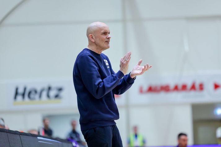 Pétur Ingvarsson gerði sitt besta til að hvetja sína menn til dáða en varð lítt ágengt