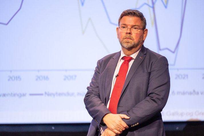 Jón Bjarki segir horfur í efnahagslífinu hafa versnað töluvert hratt. 