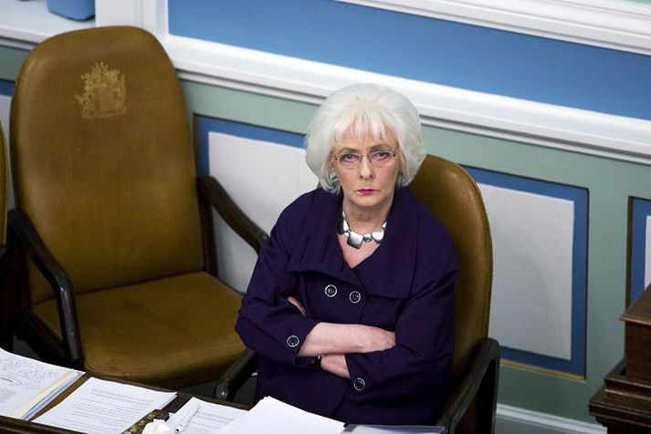 Jóhanna Sigurðardóttir „En þó að þessi ákvörðun valdi vonbrigðum er ekkert sem heitir að gefast upp. Það er ekki valkostur,“ segir forsætisráðherra og kveðst bjartsýn á að stýrivextirnir verði lækkaðir umtalsvert í byrjun júlí og jafnvel fyrr.fréttablaðið/stefán