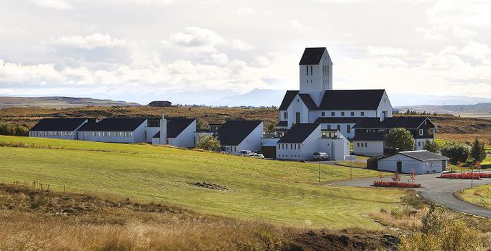 Mikill styr stóð um byggingu Þorláksbúðar. Stjórnskipunar- og eftirlitsnefnd Alþingis hvetur til þess að gert verði samkomulag um að byggingin verði færð.