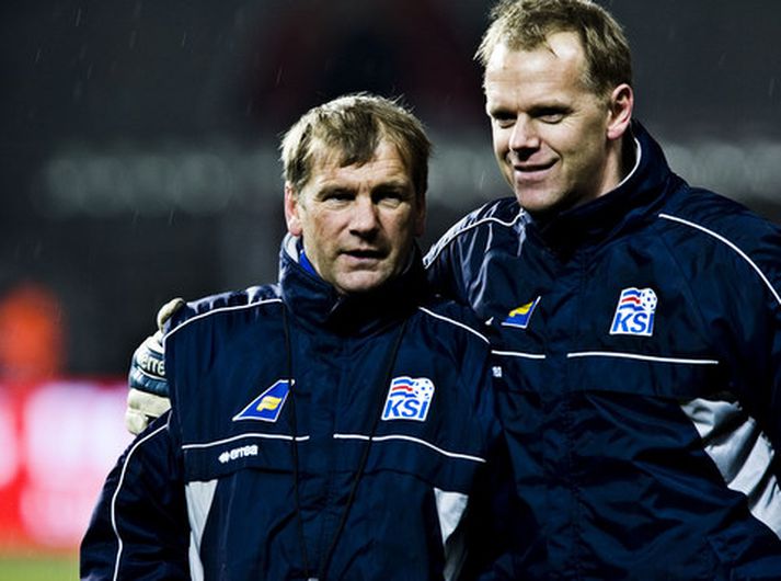 Ólafur Jóhannesson, landsliðsþjálfari íslenska liðsins, og Bjarni Sigurðsson markmannsþjálfari.