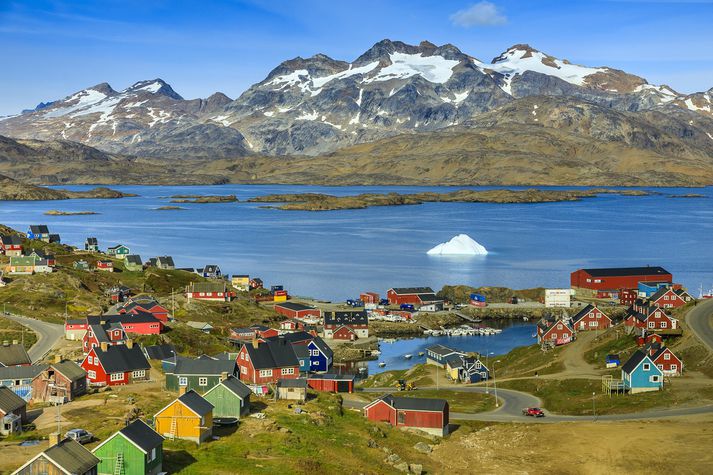 Um tvö þúsund manns búa í Tasiilaq, stærsta bænum á austurströnd Grænlands.