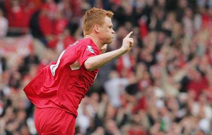 John Arne Riise fagnar marki sínu.