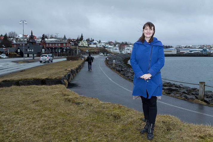 Marín Hrafnsdóttir menningarfulltrúi segir að byrja eigi á tuttugu skiltum með Hafnarfjarðarbröndurum við Strandstíginn og fjölga þeim síðan.