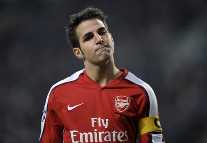 Cesc Fabregas liggur á bæn um að fá fara til Bracelona.