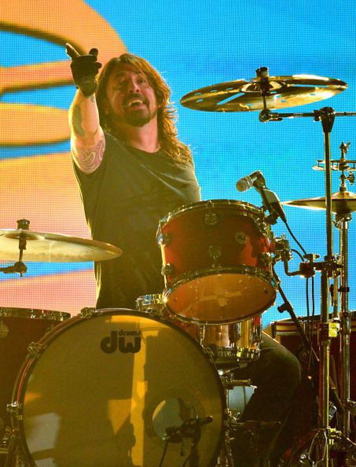 Hinn músíkalski Dave Grohl leggur líð sína í sjónvarpið.