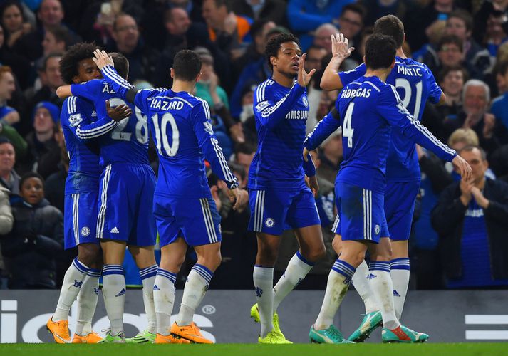Chelsea trónir á toppnum sem fyrr.