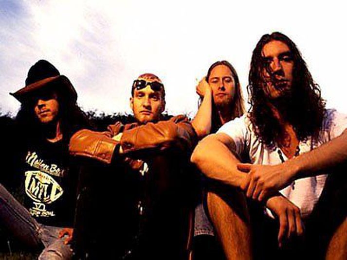 Alice in Chains Hljómsveitin var ein sú allra magnaðasta sem tíundi áratugurinn gaf af sér.