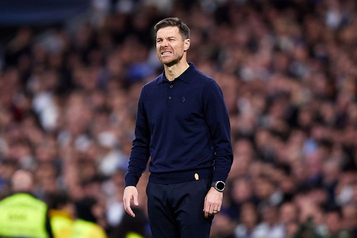 Xabi Alonso, stjóri Real Madrid, er ekki vinsæll hjá mörgum leikmönnum liðsins og sumir stjórnarmenn telja að hann sé búinn að missa klefann.