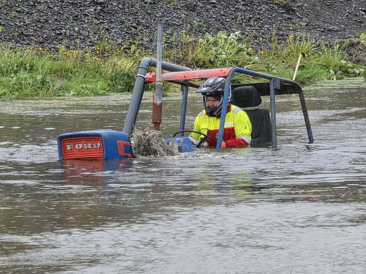 Keppnin fór fram í stórum drullupolli á Flúðum og var einstaklega skemmtileg og spennandi.