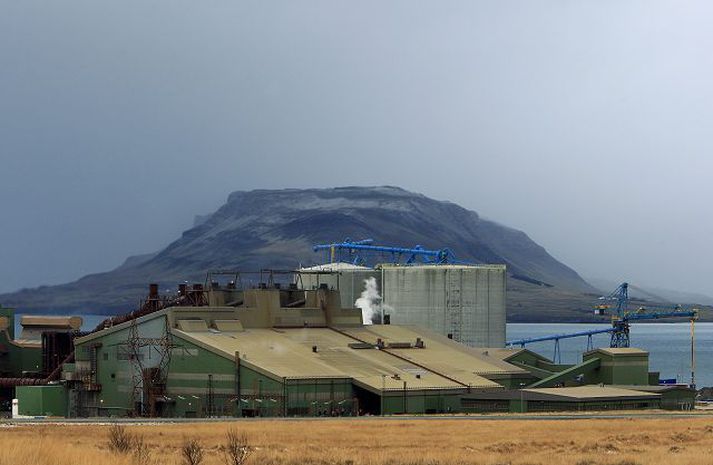 Sprenging varð í járnblendiverksmiðjunni.