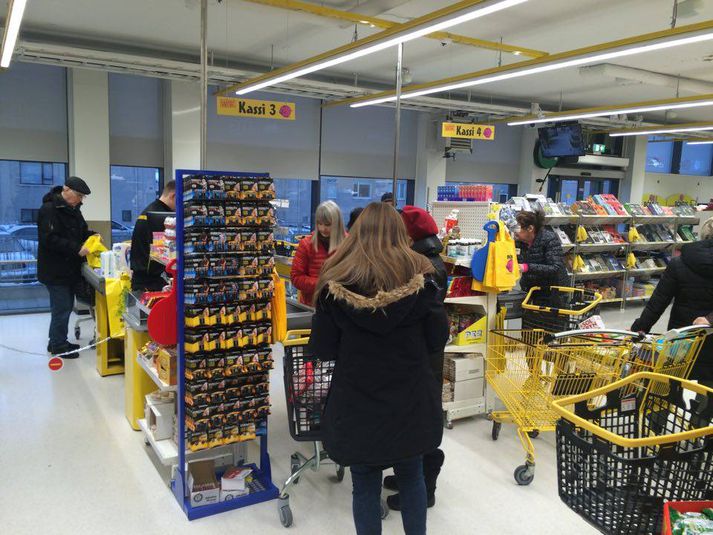 Óvenjumargir voru í verslun Bónus í Skipholti í hádeginu.