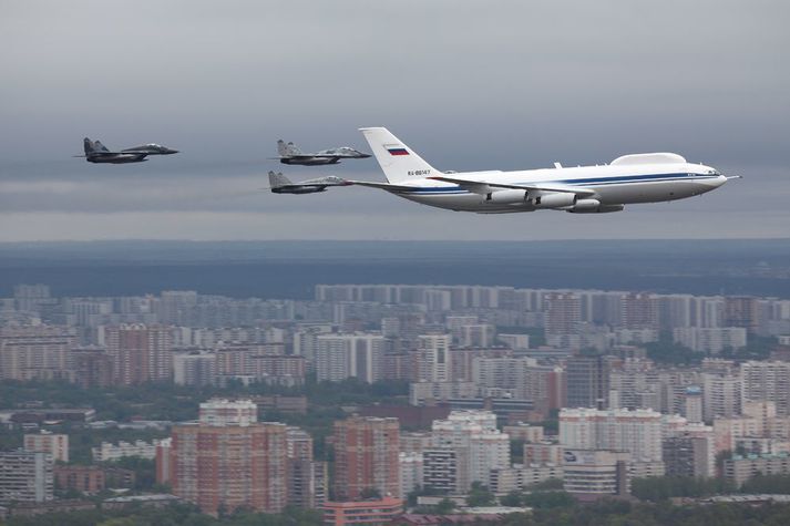 Ilyushin Il-80 á flugi yfir Moskvu.