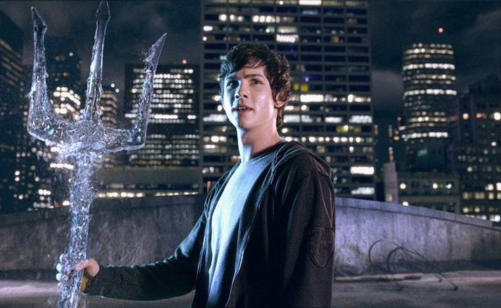 Percy jackson Ævintýramyndinn um strákinn og hálf-guðinn Percy Jackson verður frumsýnd á morgun.