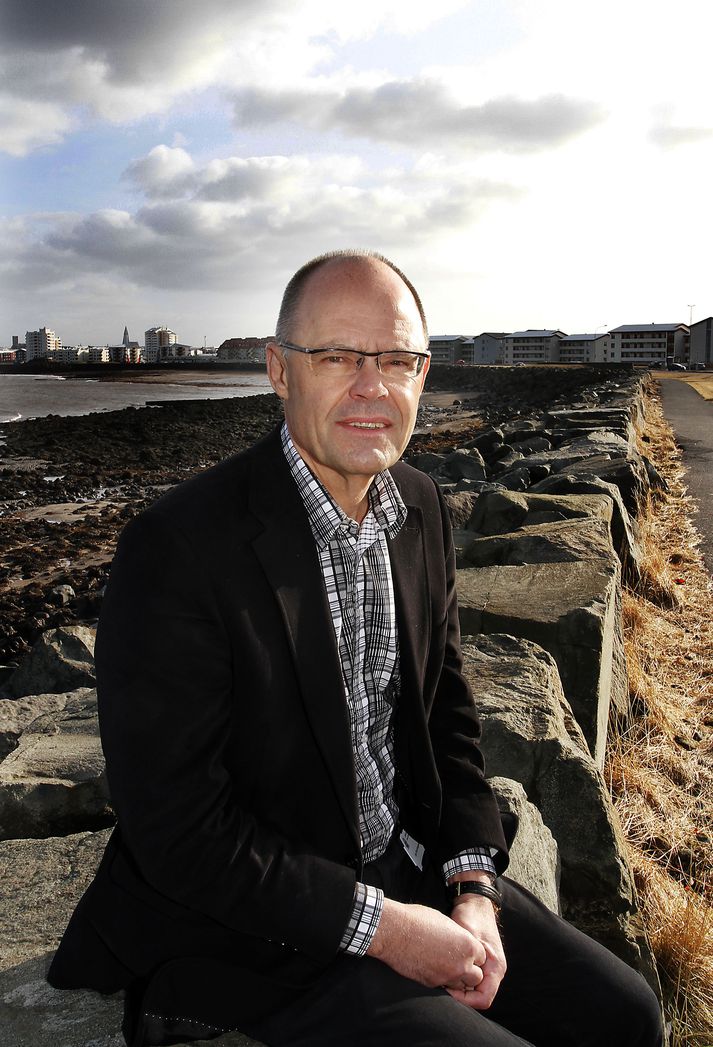Geir Gunnlaugsson, landlæknir, segir að upplýsta umræðu þurfi um málaflokkinn.
