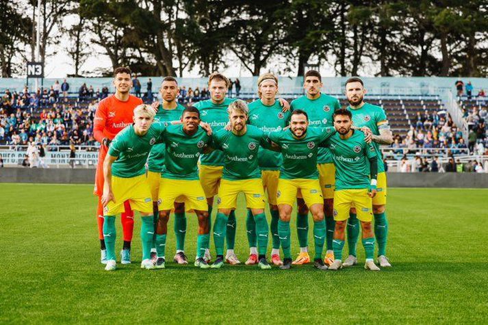 Lið Oakland Roots. Óttar Magnús Karlsson er þriðji frá hægri í efri röð.