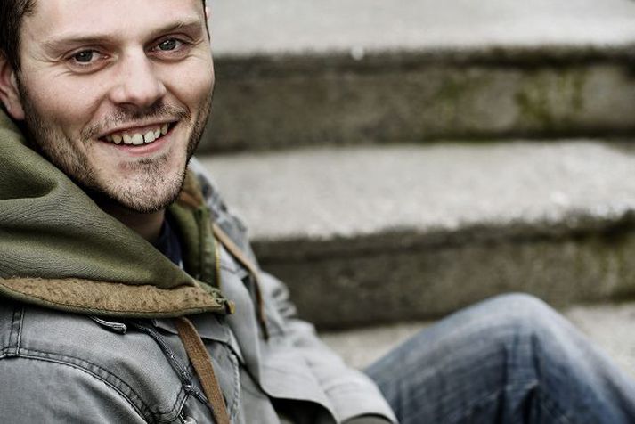 Sonur Jóns heimtaði að hann færi með sig í bandi niður Laugaveginn og það varð kveikjan að bók.Fréttablaðið/Anton