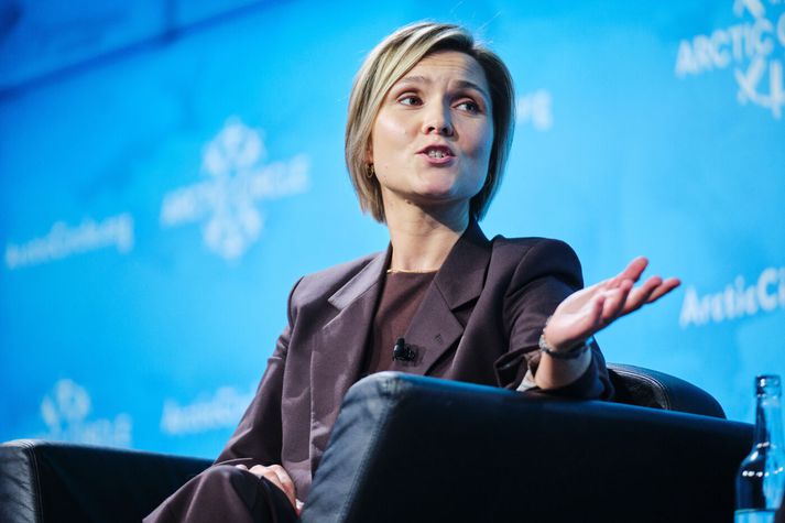 Kristrún heldur áfram að koma á óvart, ýmsir fjölmiðlamenn kvarta sáran undan því að hún mæti ekki í viðtöl en hún var mætt í Brennsluna í morgun til að ræða mál málanna.