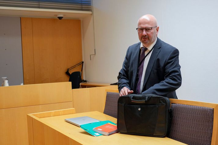 Thomas Bloe saksóknari hjá norsku lögreglunni í dómsal þegar annar kínverskur ríkisborgari var sakaður um njósnir í Noregi árið 2024.