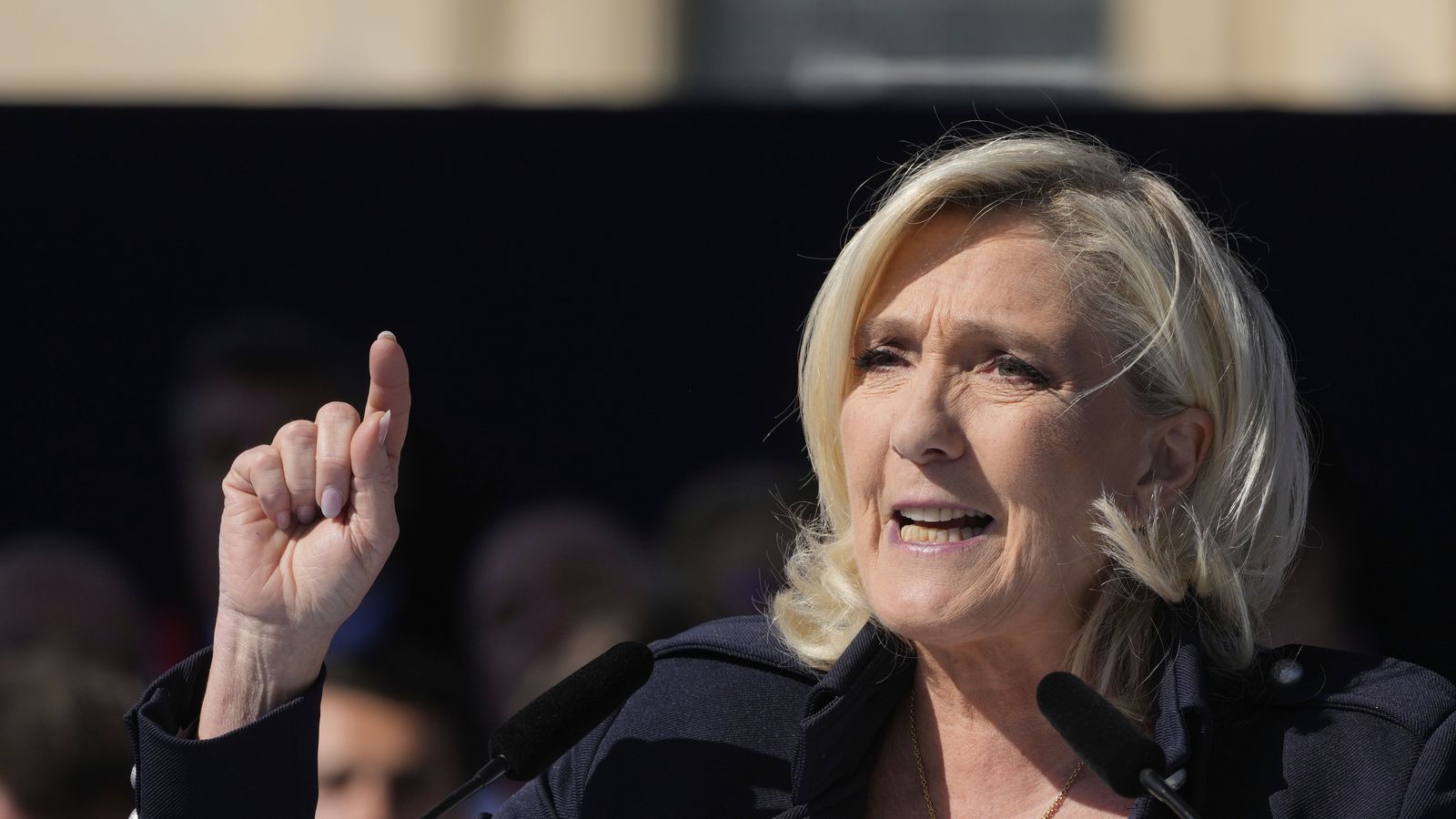 Le Pen stað­festir forsetaframboð