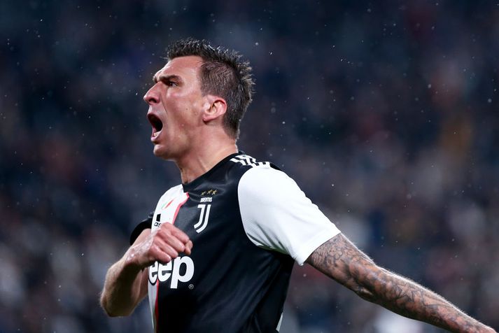 Mandzukic fagnar í leik með Juventus.