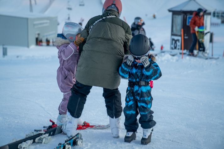 Bráðum getur fólk skellt sér á skíði í Ártúnsbrekkunni. Það er þó líklegra lengra í að það verði hægt í Bláfjöllum, þar sem myndin er tekin. 