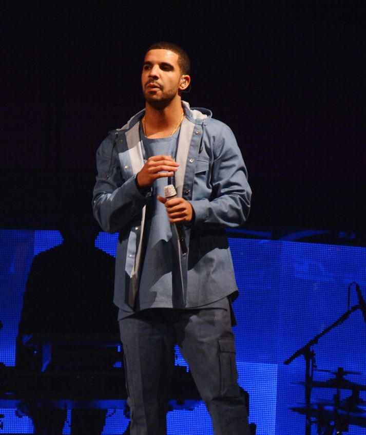 Drake eyddi ekki miklu þegar hann skellti sér í karókí í New York.