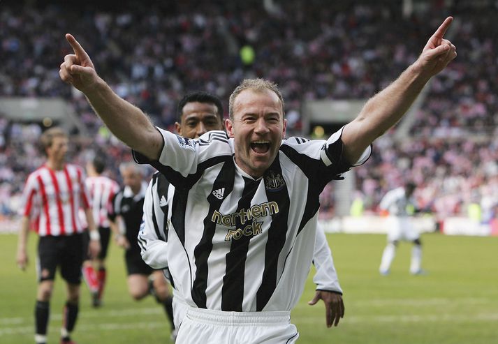 Shearer fagnar einu af 206 mörkum sínum fyrir Newcastle.