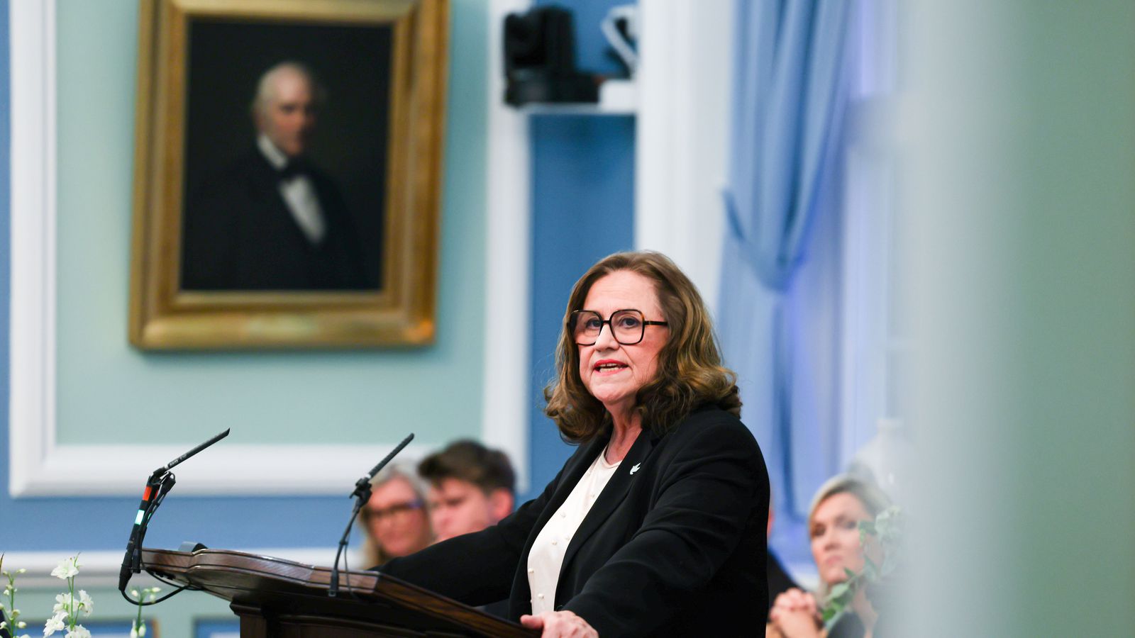 Inga spurð út í Guð­mund Inga: „Þér væri nær að stíga inn í eigin skítapott“