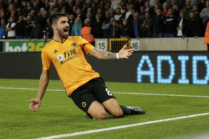 Neves fagnar jöfnunarmarki sínu gegn Manchester United í gær.