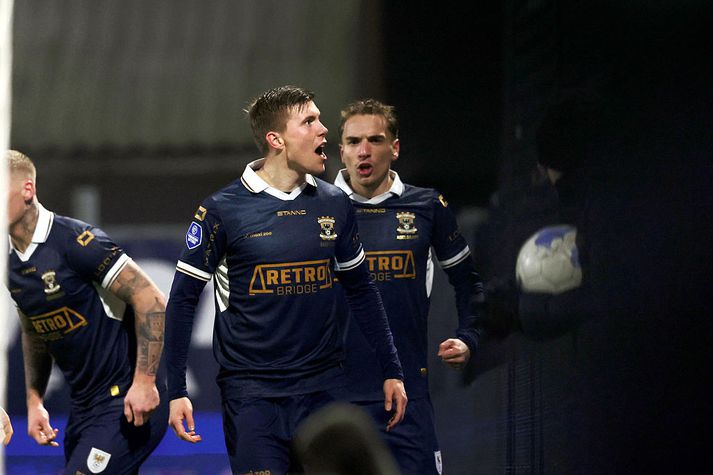 Alfons Sampsted fagnaði eftir að hafa jafnað metin í 1-1.