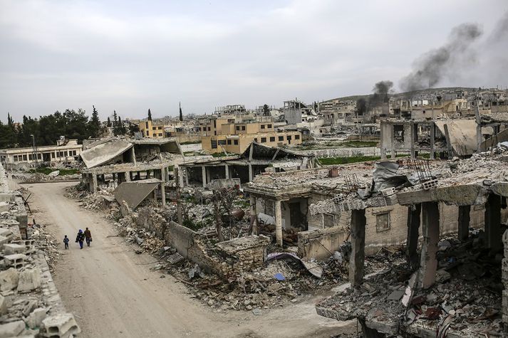 Sýrlenska mannréttindavaktin segir að fjöldi fólks hafi látist þegar kom til átaka á milli hópanna í miðborg Kobane. Mynd úr safni.