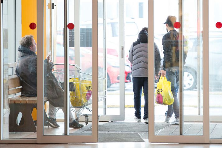 Lausum störfum hefur þó fjölgað um 400 frá því á öðrum ársfjórðungi.