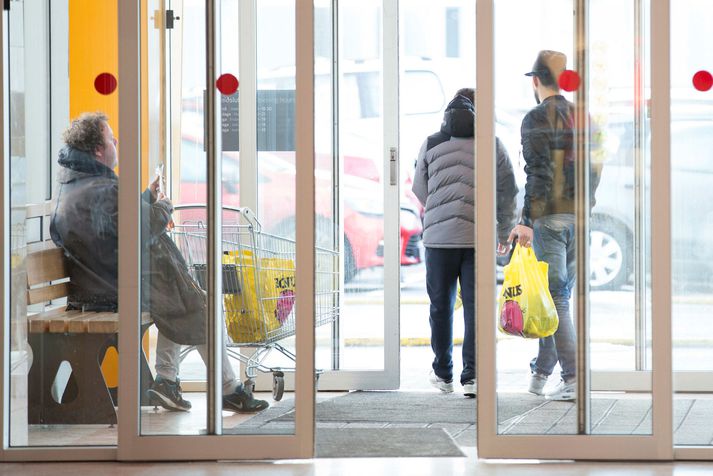 Lausum störfum hefur þó fjölgað um 400 frá því á öðrum ársfjórðungi.