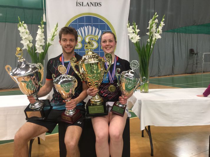 Íslandsmeistararnir í einliðaleik 2016, Kári Gunnarsson og Margrét Jóhannsdóttir eru í hópnum